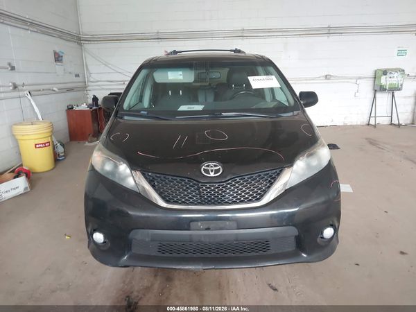2013 TOYOTA SIENNA SE 8 PASSENGER — I115
