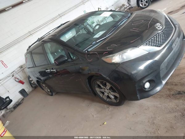 2013 TOYOTA SIENNA SE 8 PASSENGER — I116