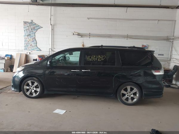 2013 TOYOTA SIENNA SE 8 PASSENGER — I117