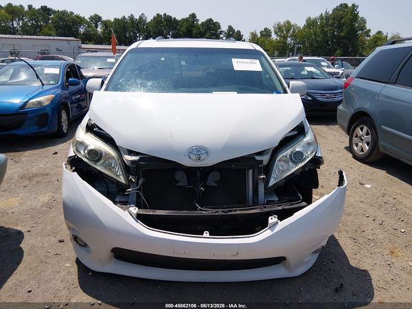 2015 TOYOTA SIENNA SPORT
