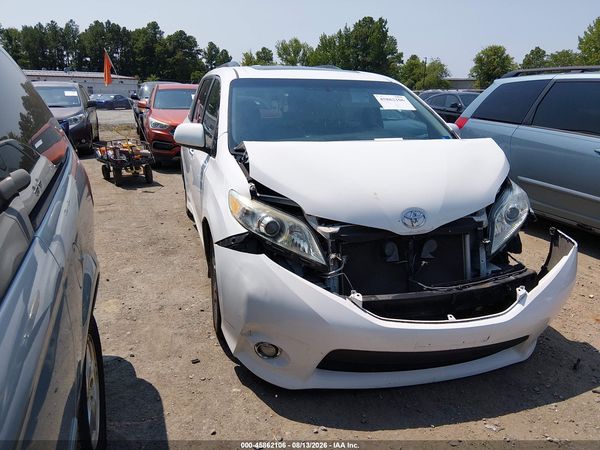 2015 TOYOTA SIENNA SPORT