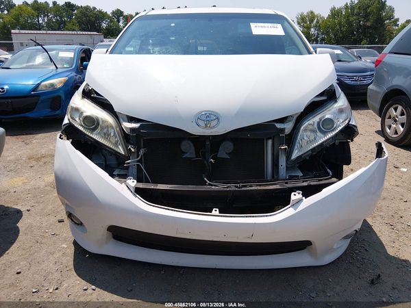 2015 TOYOTA SIENNA SPORT