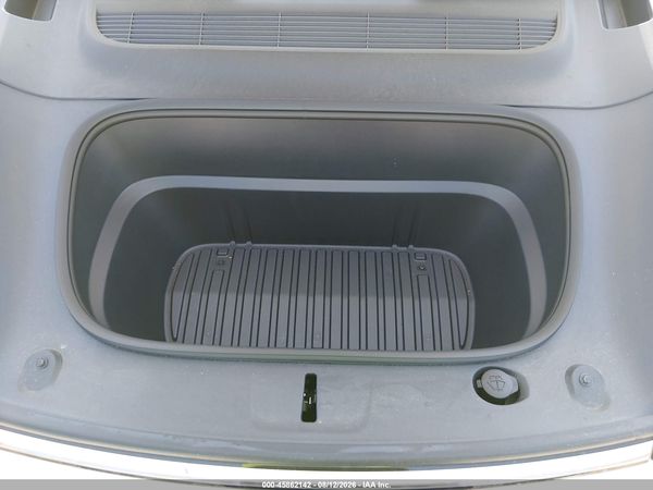 2026 TESLA MODEL Y PREMIUM/REAR-WHEEL DRIVE