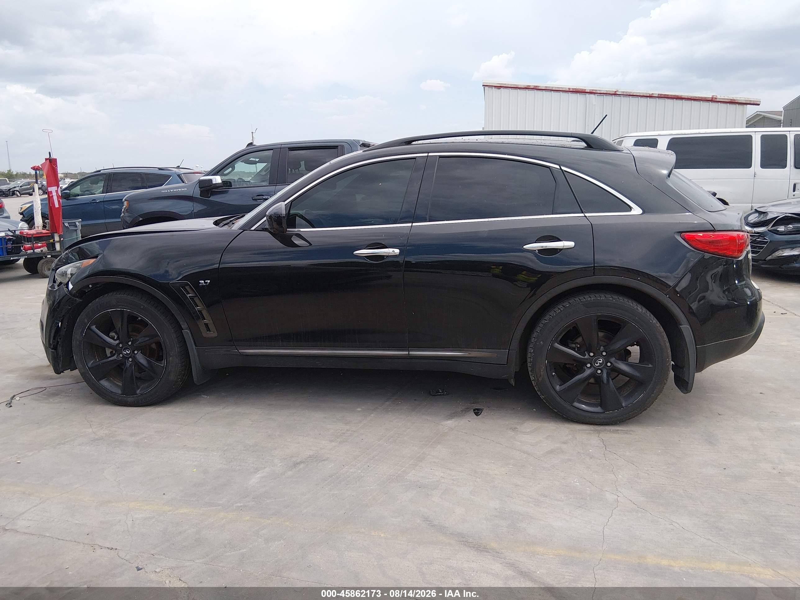2016 INFINITI QX70