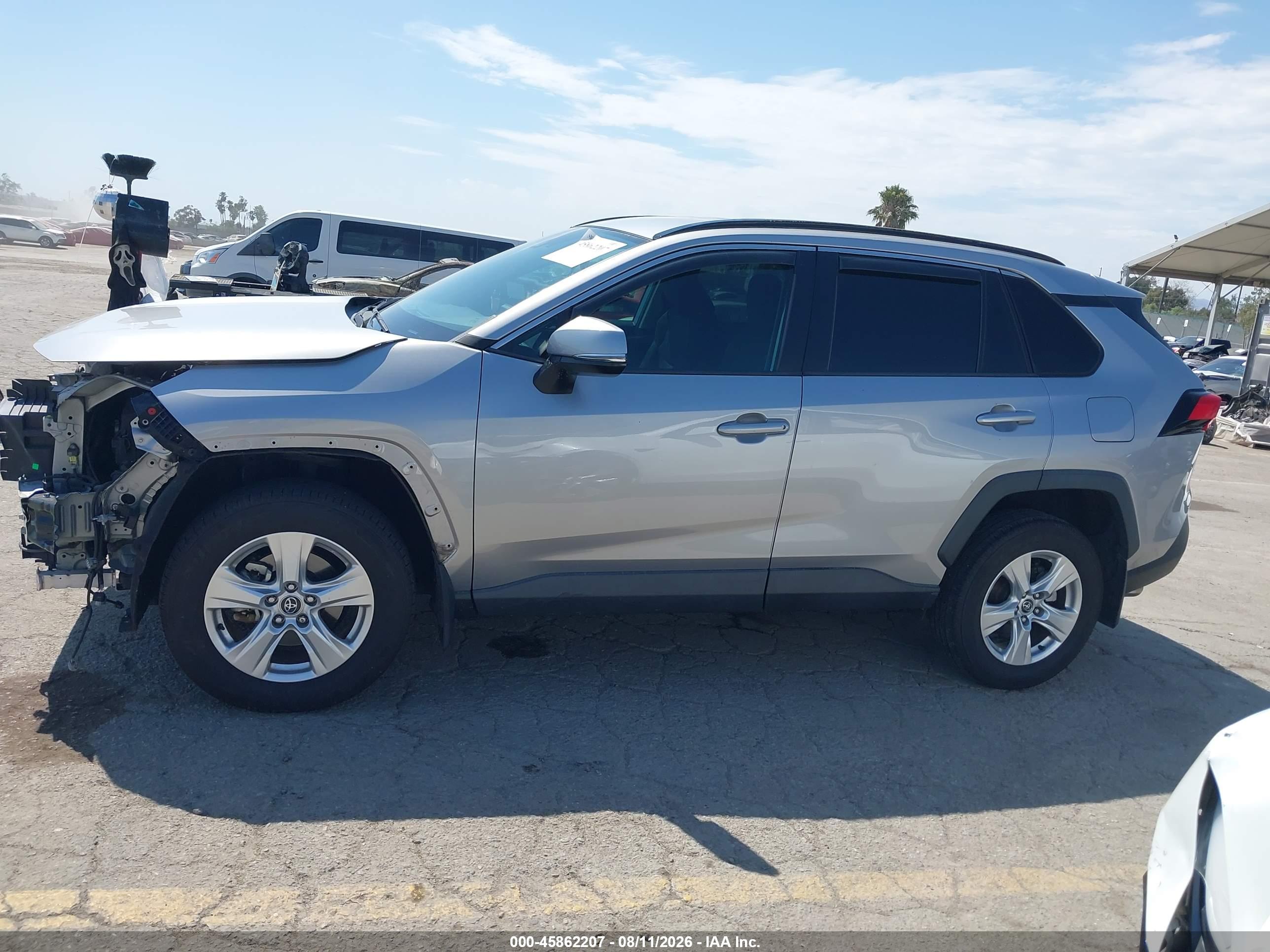 2020 TOYOTA RAV4 XLE