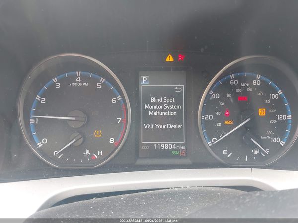 2018 TOYOTA RAV4 XLE — I7