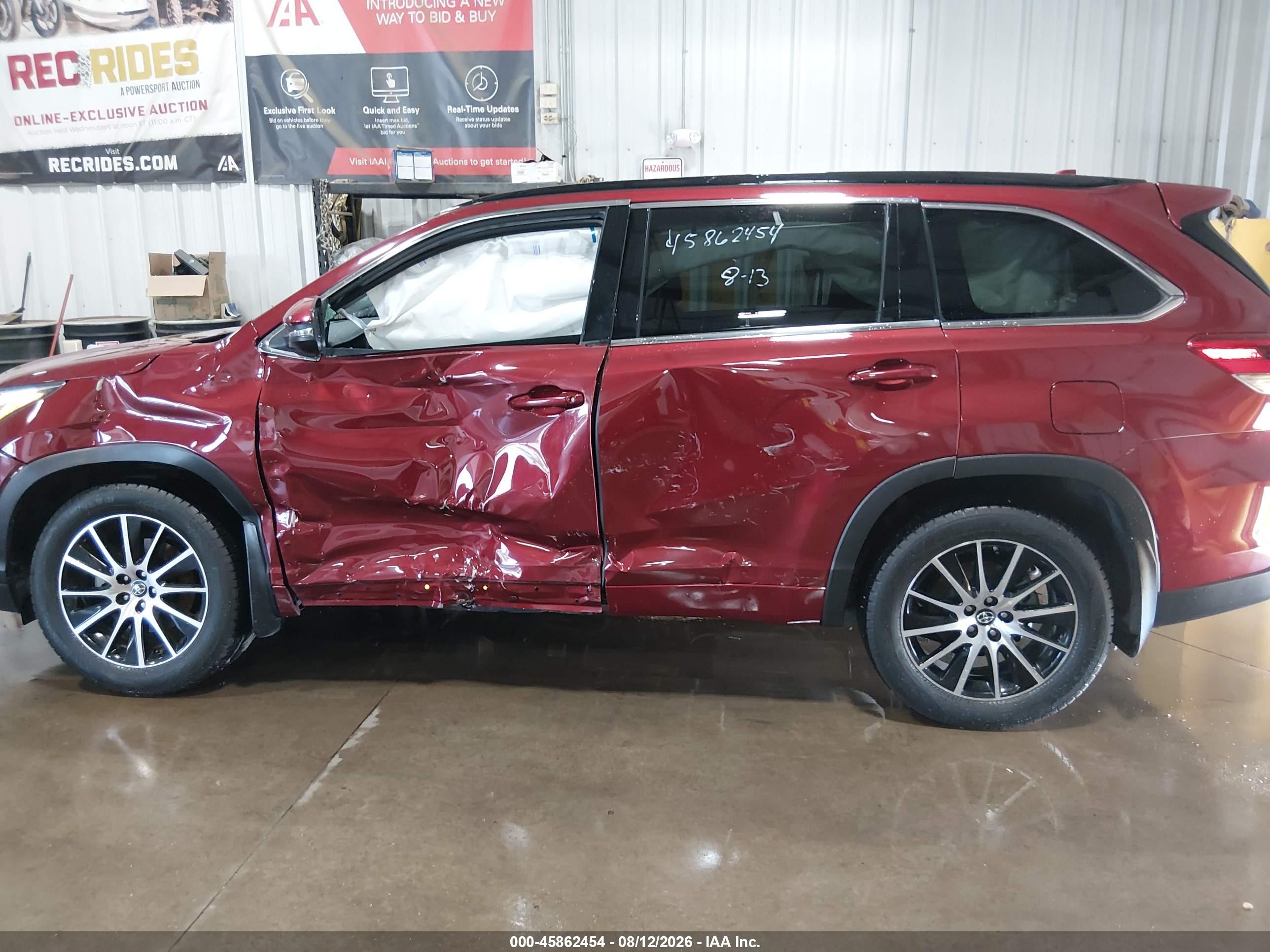 2017 TOYOTA HIGHLANDER SE