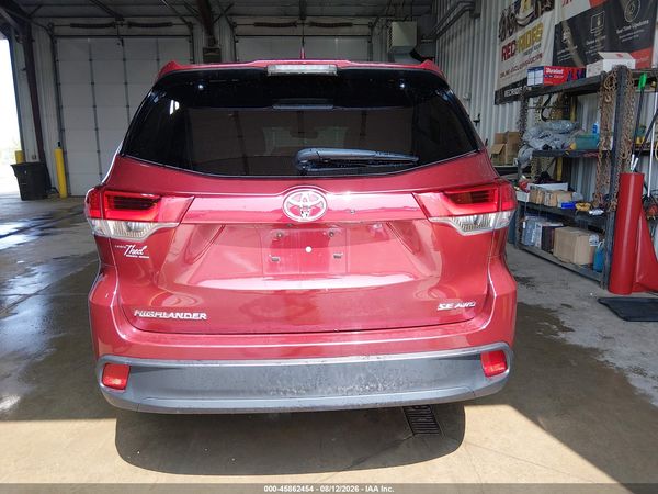 2017 TOYOTA HIGHLANDER SE