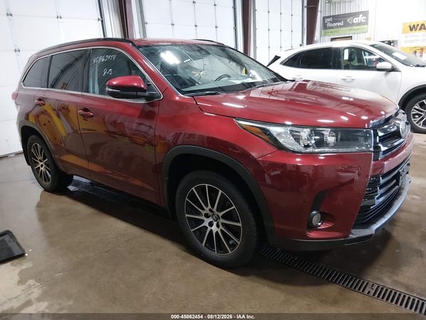 2017 TOYOTA HIGHLANDER SE