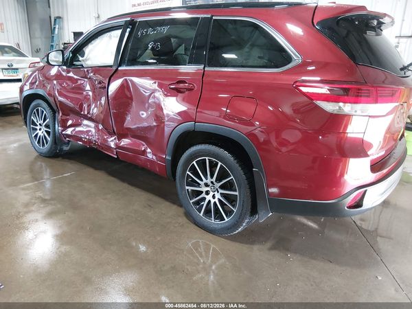 2017 TOYOTA HIGHLANDER SE