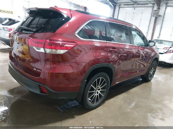 2017 TOYOTA HIGHLANDER SE