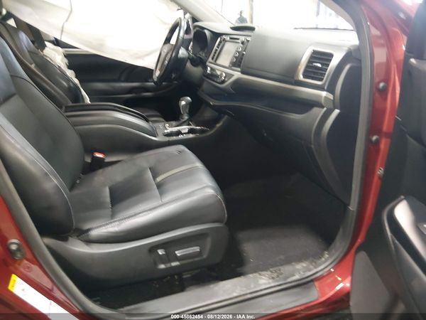 2017 TOYOTA HIGHLANDER SE