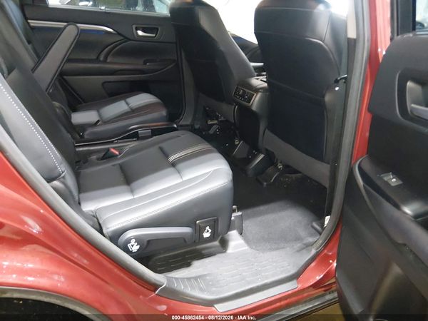 2017 TOYOTA HIGHLANDER SE