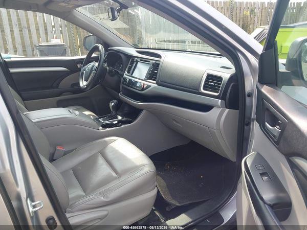 2016 TOYOTA HIGHLANDER XLE V6