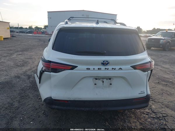 2021 TOYOTA SIENNA XLE