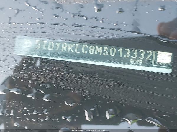 2021 TOYOTA SIENNA XLE