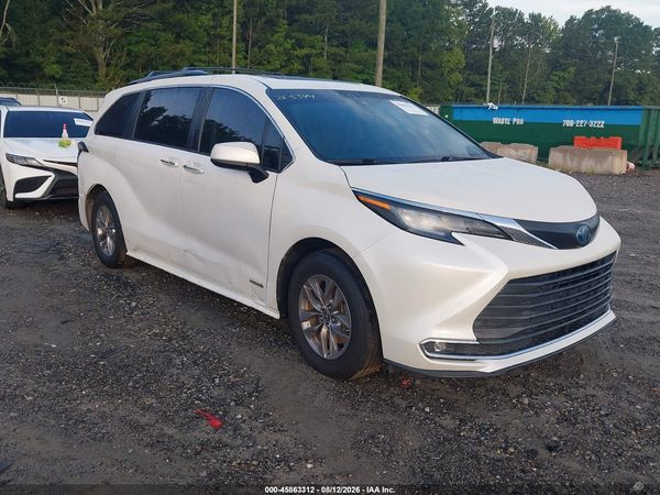2021 TOYOTA SIENNA XLE