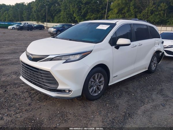 2021 TOYOTA SIENNA XLE