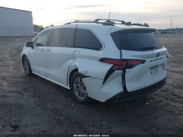 2021 TOYOTA SIENNA XLE