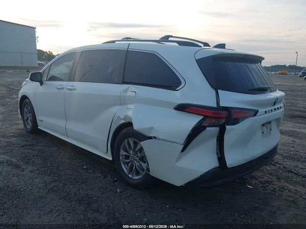 2021 TOYOTA SIENNA XLE