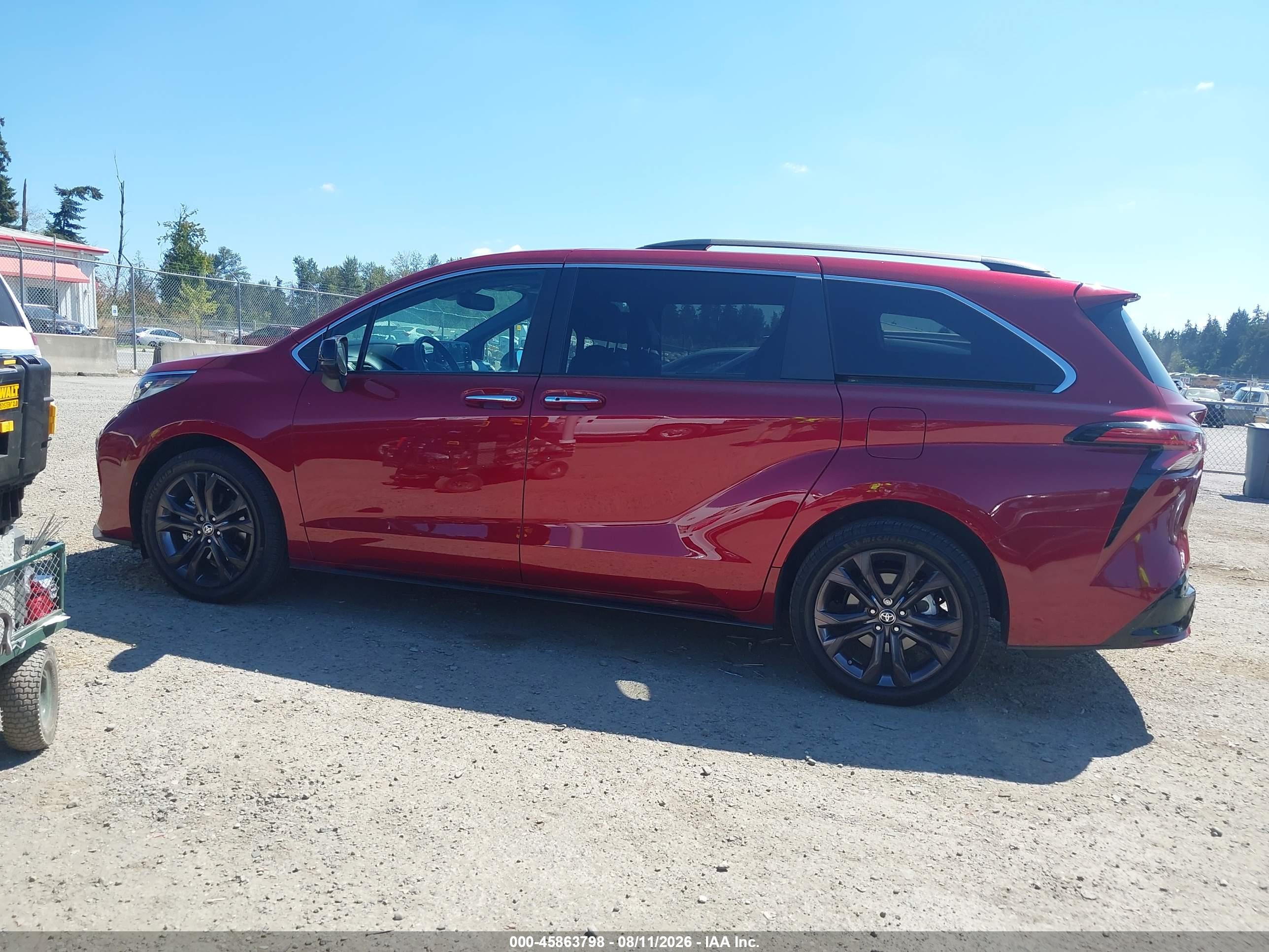 2024 TOYOTA SIENNA XSE