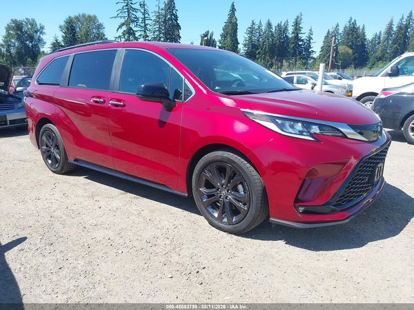 2024 TOYOTA SIENNA XSE