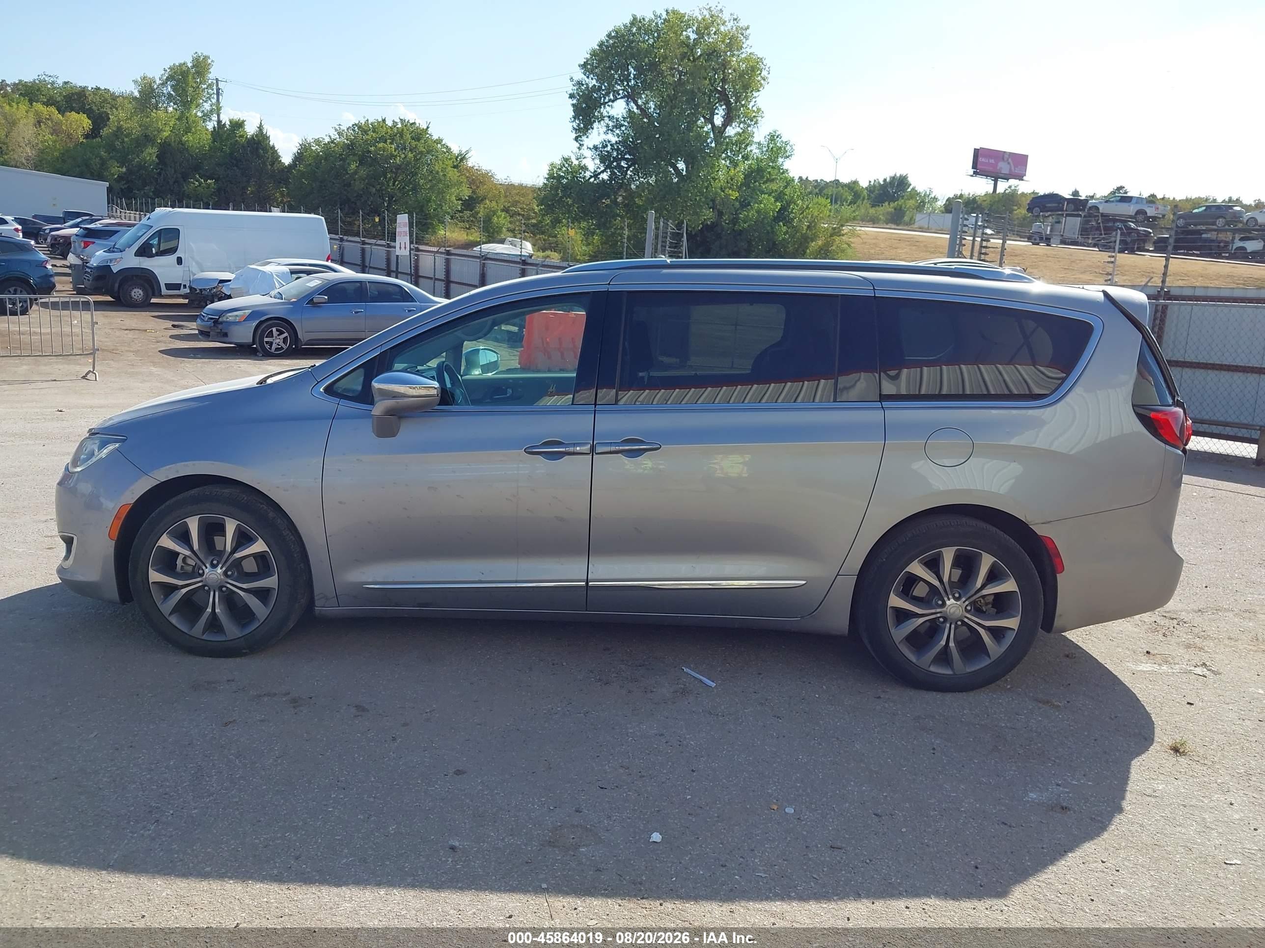 2019 CHRYSLER PACIFICA LIMITED