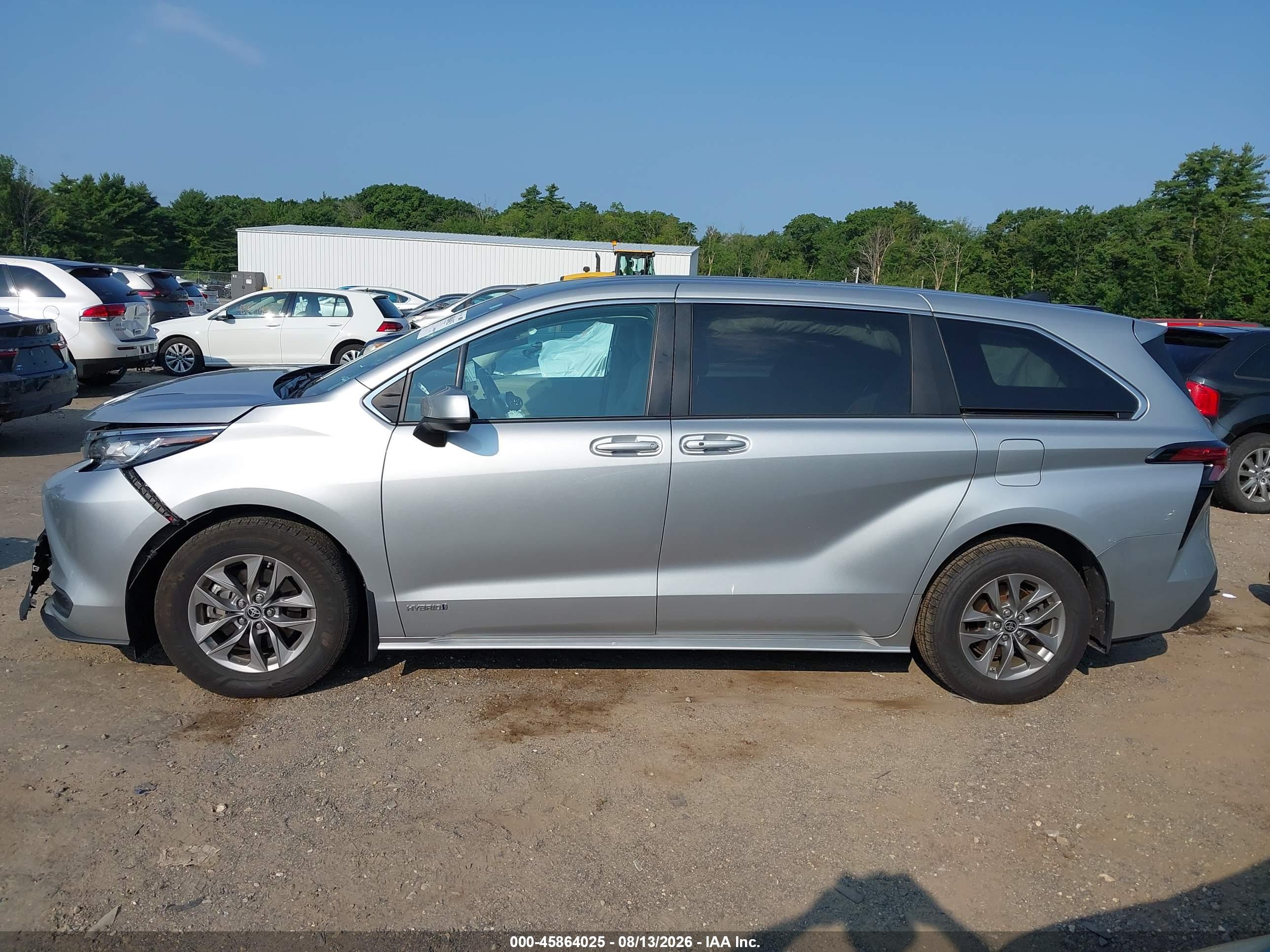 2021 TOYOTA SIENNA LE