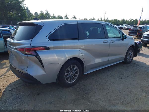 2021 TOYOTA SIENNA LE