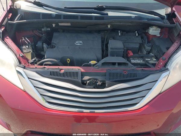 2013 TOYOTA SIENNA XLE V6 8 PASSENGER