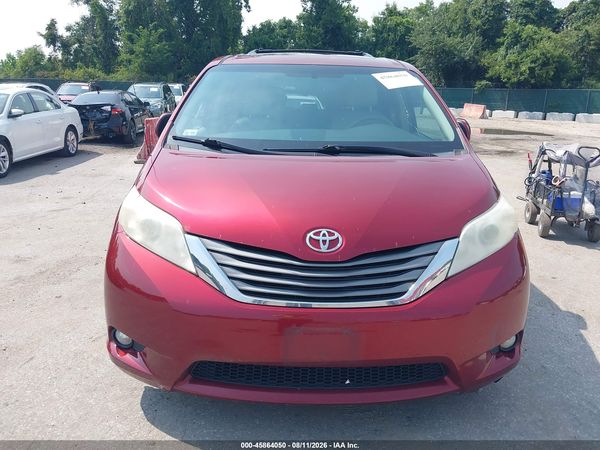 2013 TOYOTA SIENNA XLE V6 8 PASSENGER