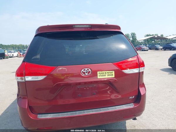 2013 TOYOTA SIENNA XLE V6 8 PASSENGER