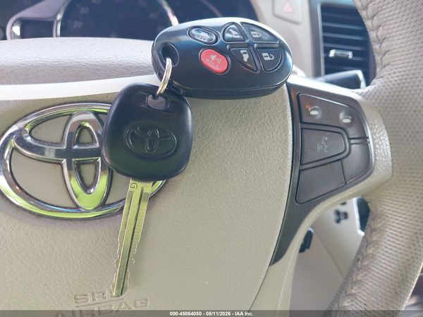2013 TOYOTA SIENNA XLE V6 8 PASSENGER