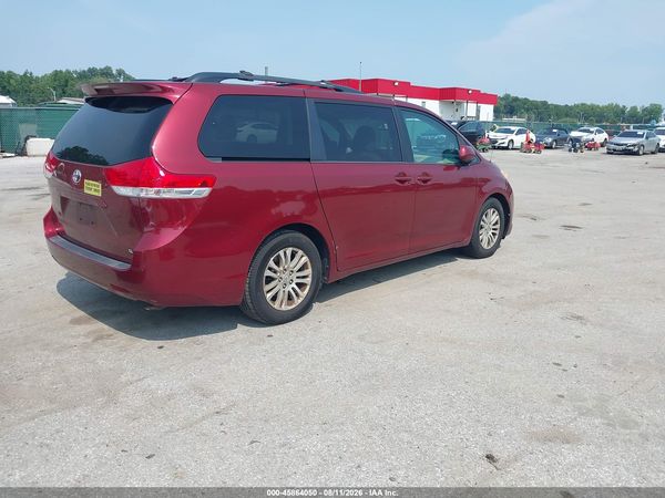 2013 TOYOTA SIENNA XLE V6 8 PASSENGER