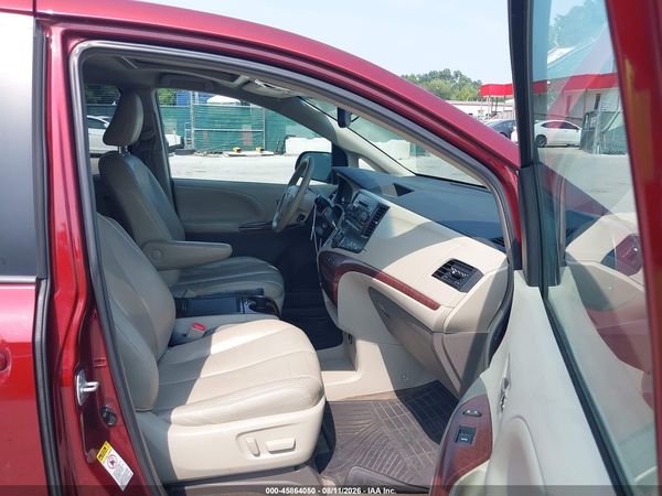 2013 TOYOTA SIENNA XLE V6 8 PASSENGER