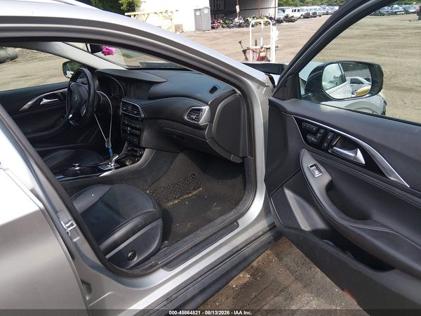 2018 INFINITI QX30 LUXURY