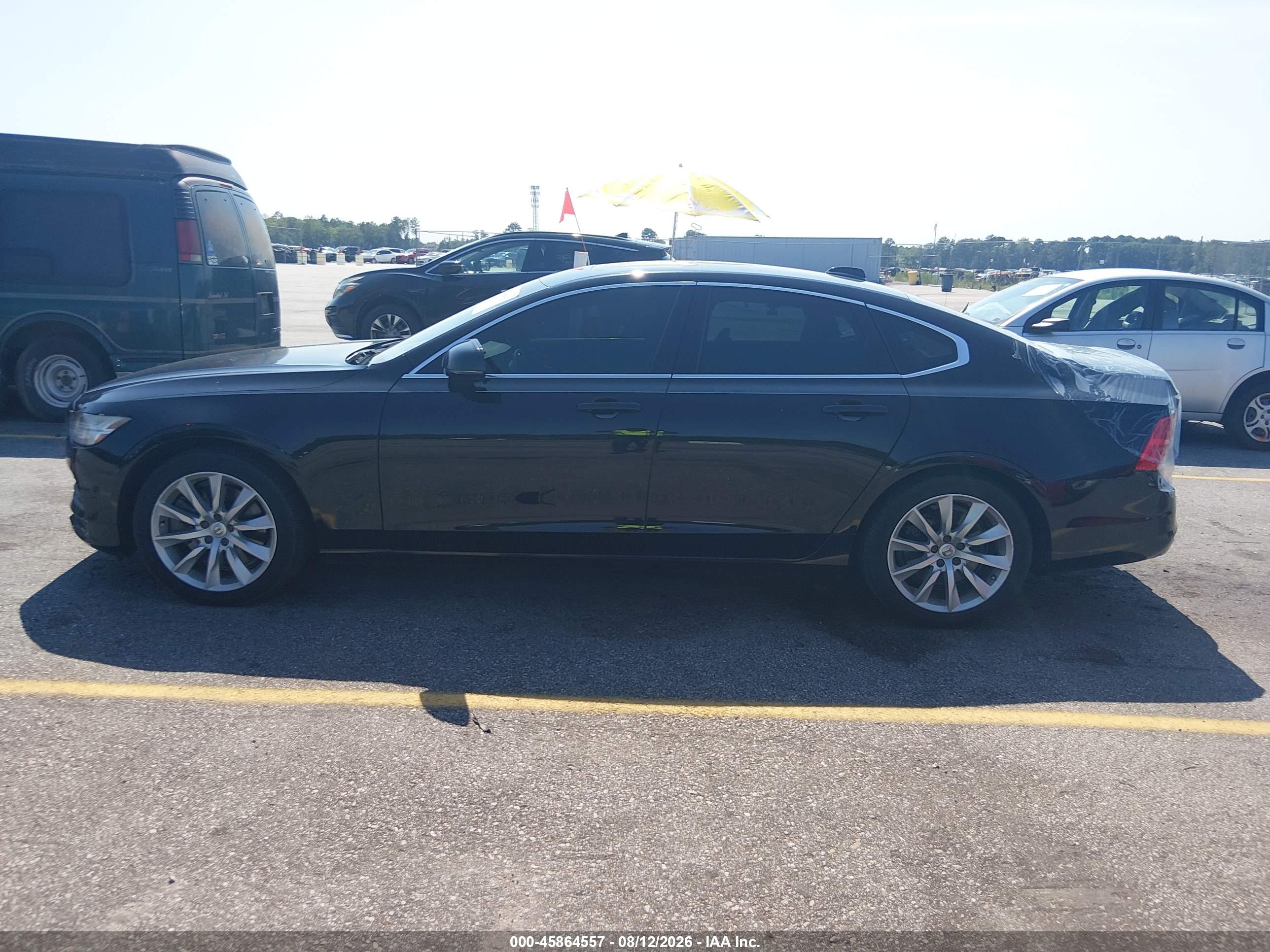 2017 VOLVO S90 T6 MOMENTUM