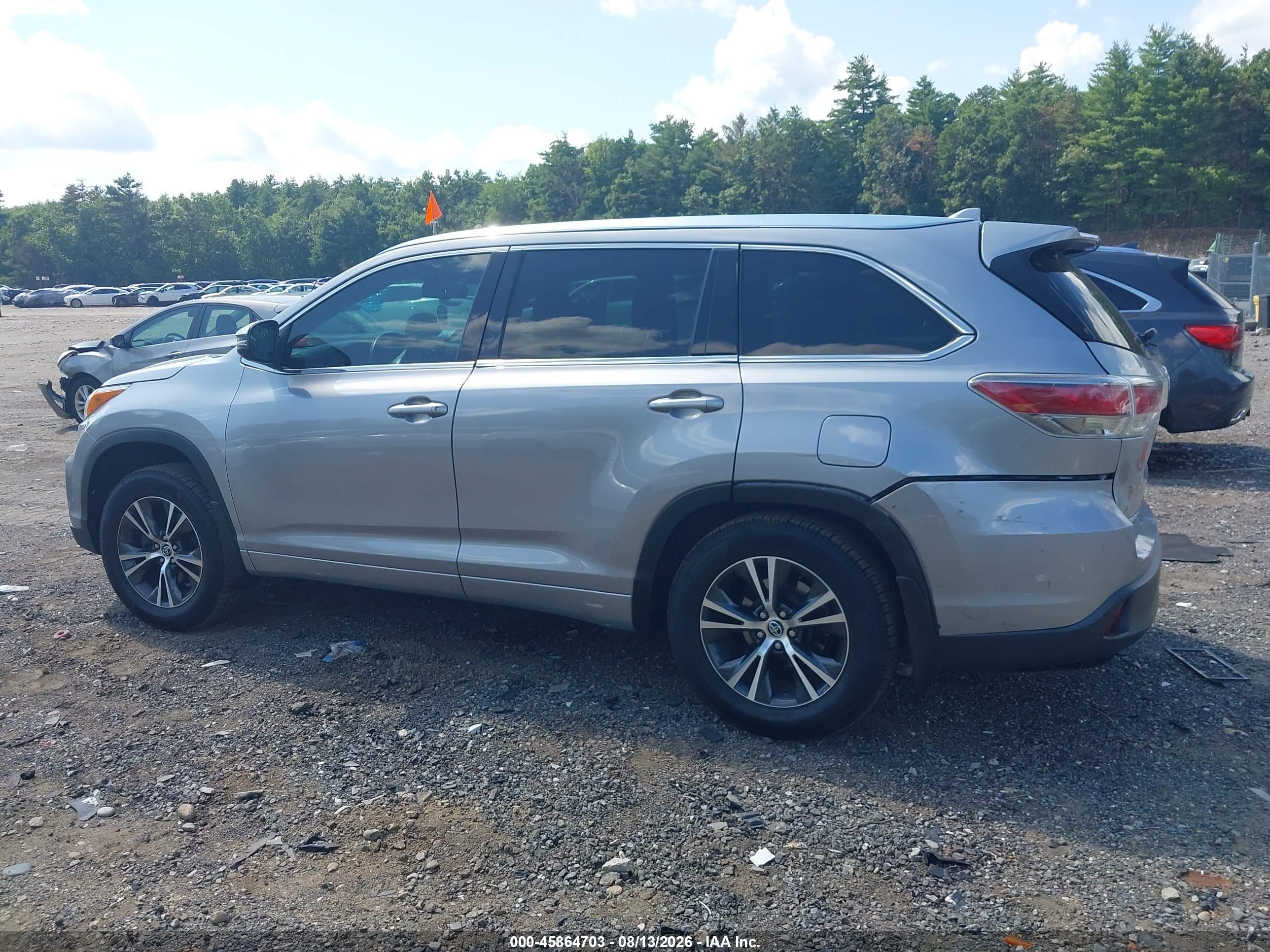 2016 TOYOTA HIGHLANDER XLE V6
