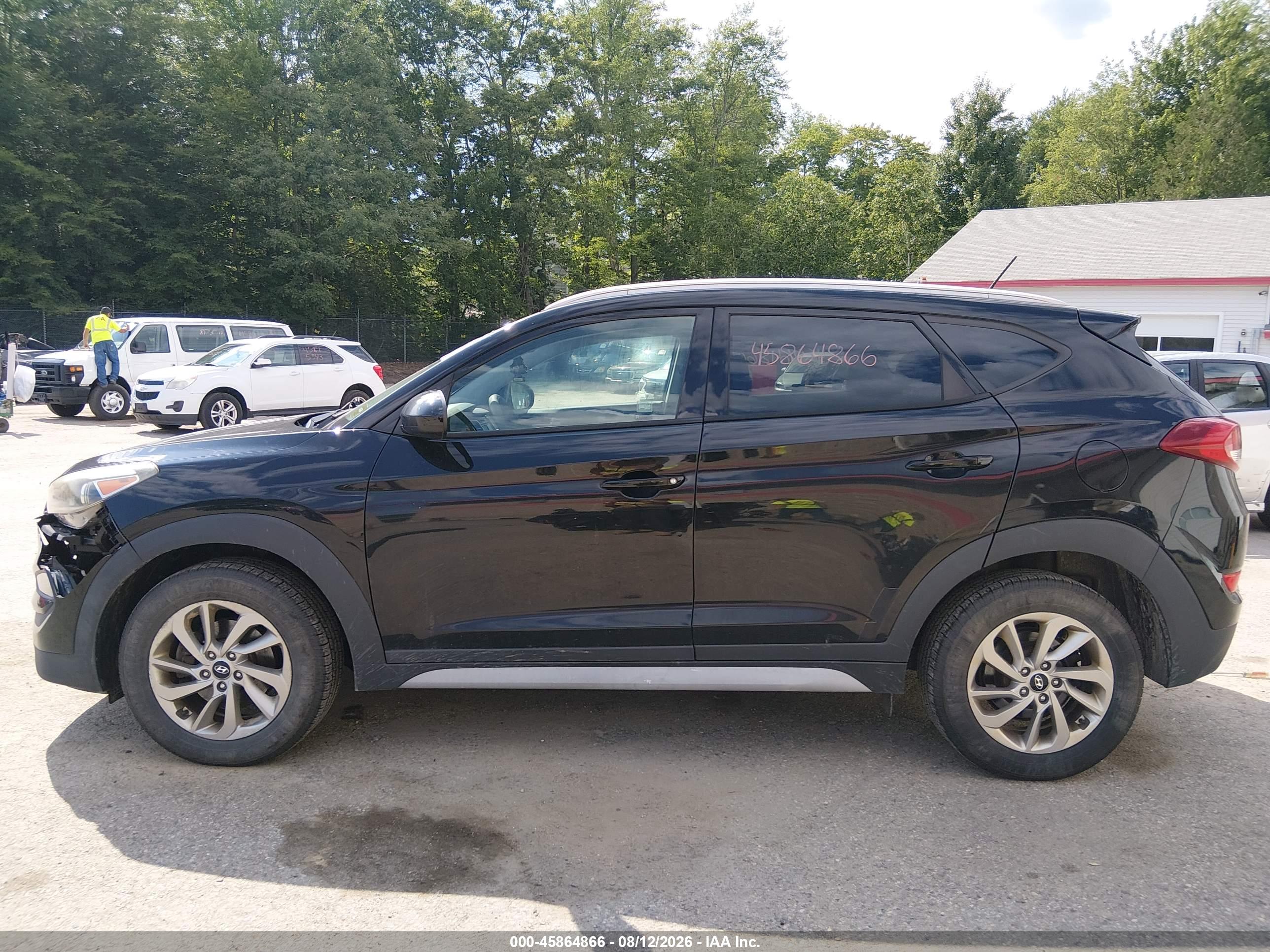 2017 HYUNDAI TUCSON SE