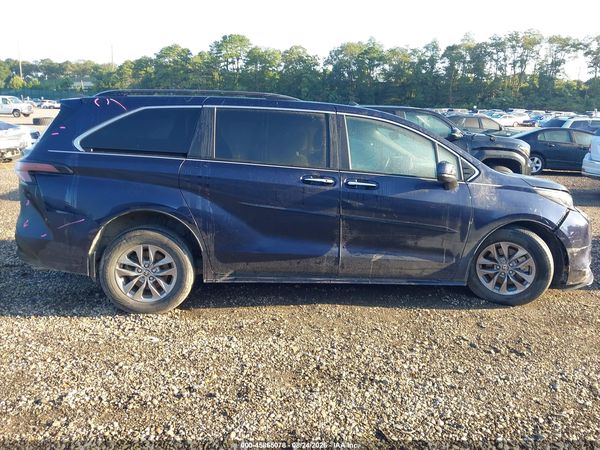 2024 TOYOTA SIENNA XLE