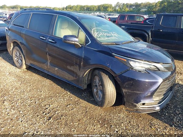 2024 TOYOTA SIENNA XLE