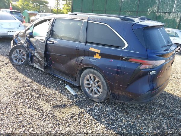 2024 TOYOTA SIENNA XLE