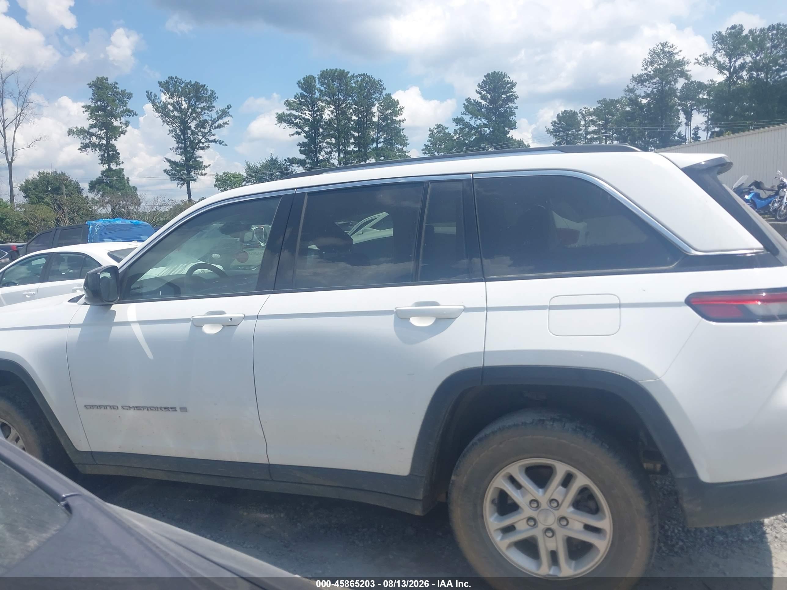 2022 JEEP GRAND CHEROKEE LAREDO 4X4