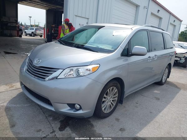 2015 TOYOTA SIENNA — I2