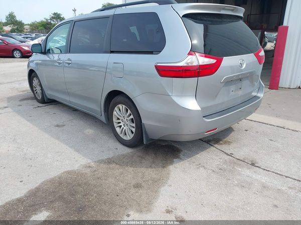2015 TOYOTA SIENNA XLE 8 PASSENGER — I3