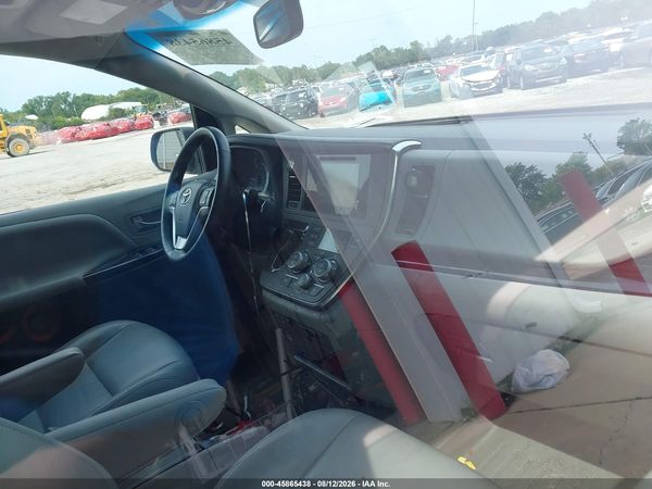 2015 TOYOTA SIENNA XLE 8 PASSENGER — I5