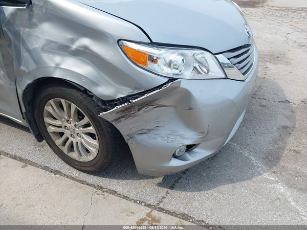 2015 TOYOTA SIENNA XLE 8 PASSENGER — I6