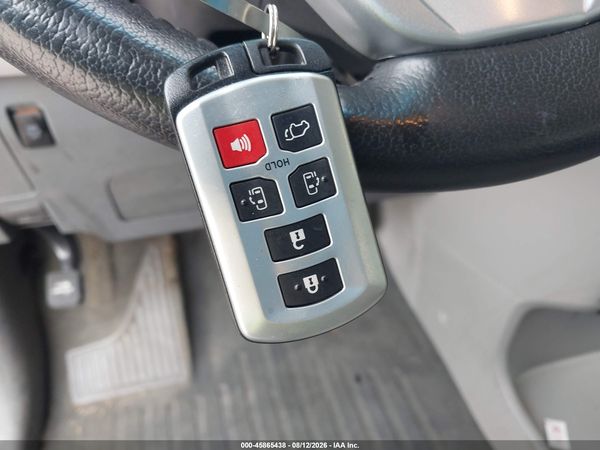 2015 TOYOTA SIENNA XLE 8 PASSENGER — I11