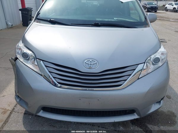 2015 TOYOTA SIENNA XLE 8 PASSENGER — I115