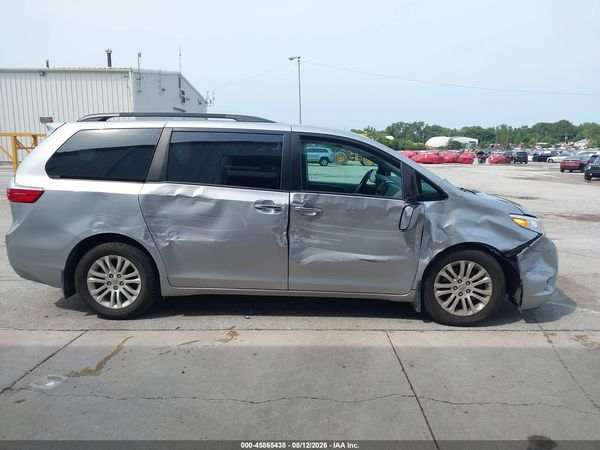 2015 TOYOTA SIENNA XLE 8 PASSENGER — I116